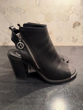 Black Leather Open-Toe Block Heel with Side Zip